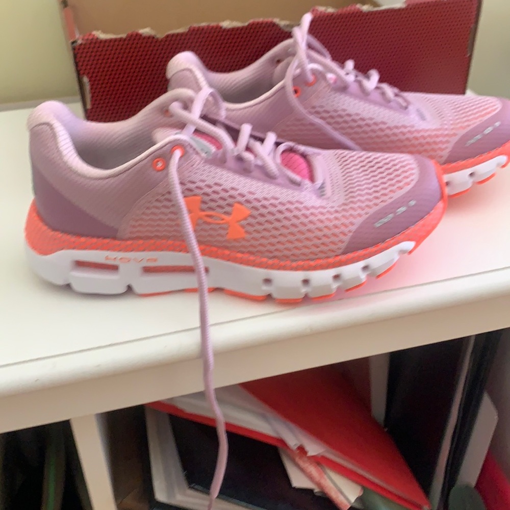 NWOT UA running shoes